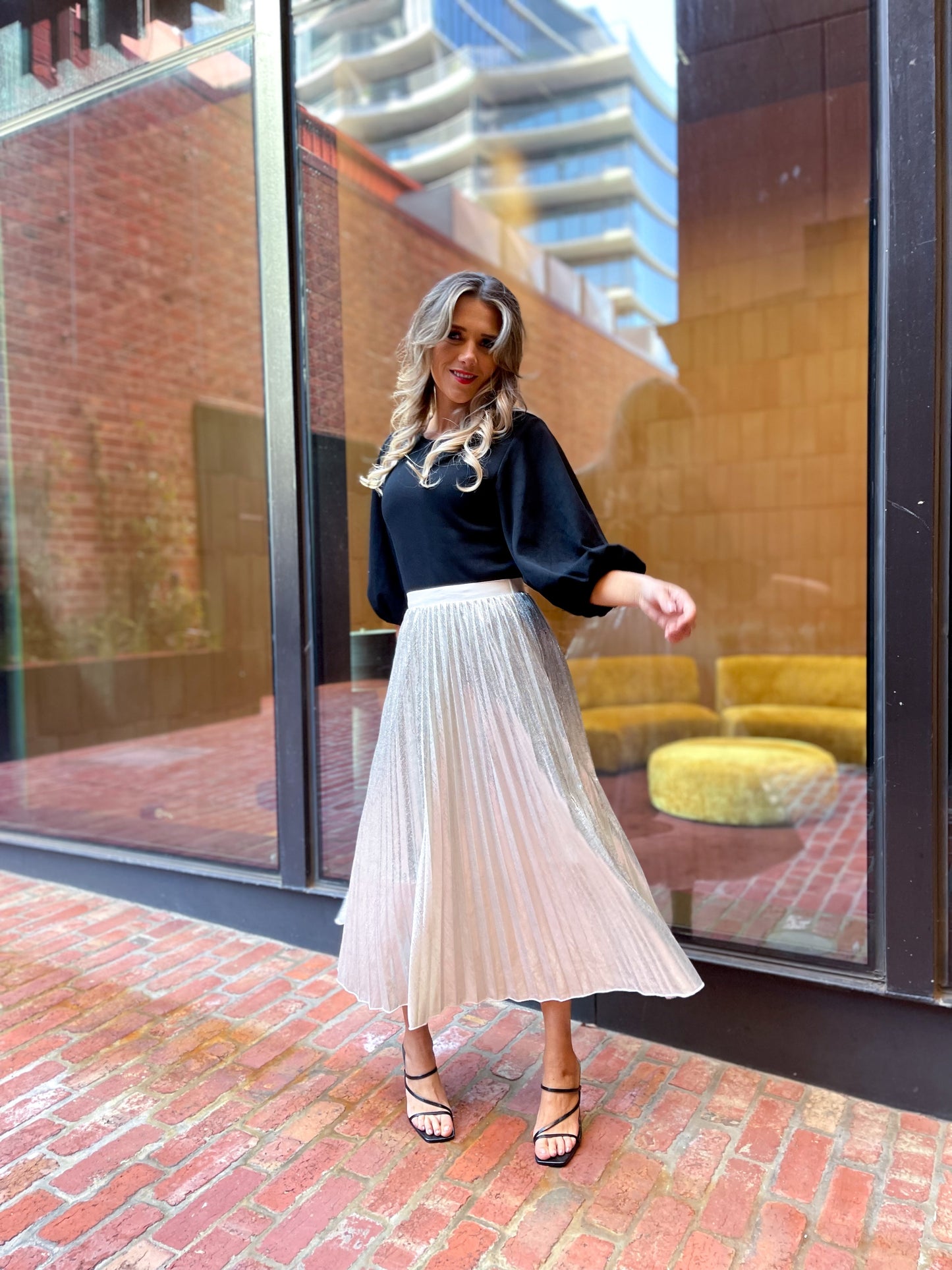 FLAUNT PLEATED SKIRT